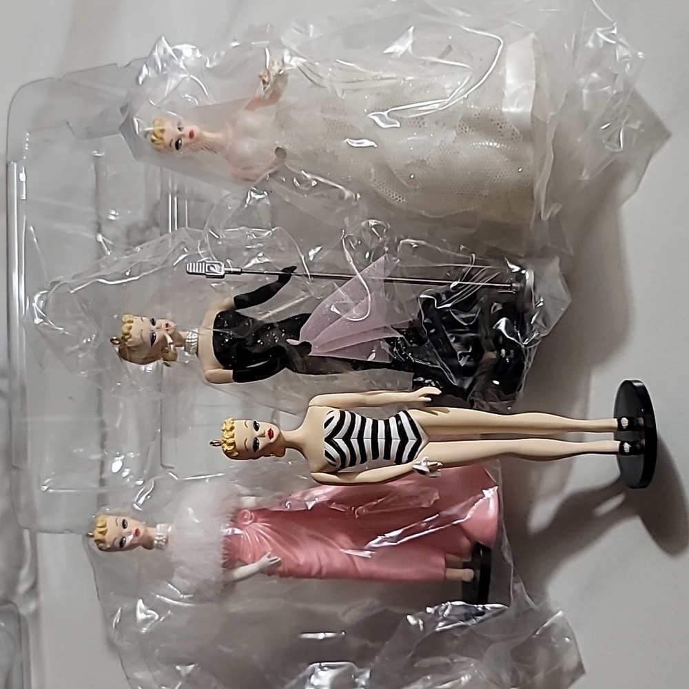 HALLMARK BARBIE ORNAMENTS VINTAGE 90's SET OF FOUR CHRISTMAS HOLIDAY BARBIECORE - Picture 6 of 15